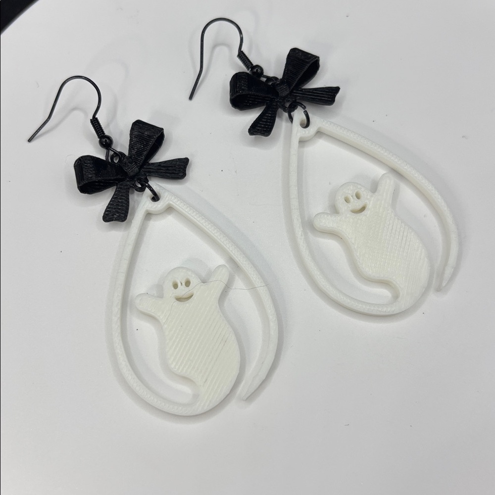 Ghost Earrings with Bow – Cute Spooky Halloween Jewelry - Picture 5 of 5